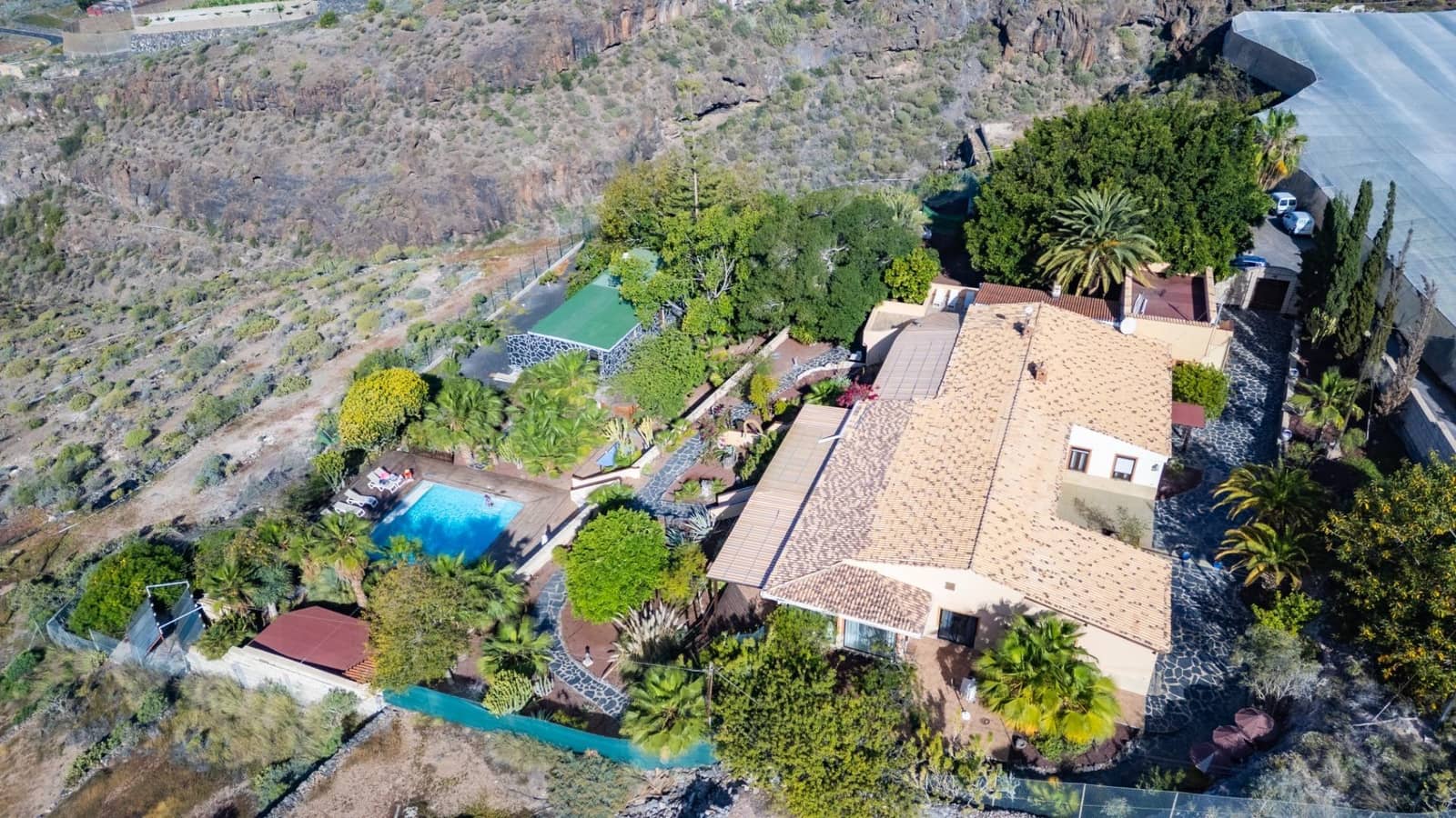 14 quarto Moradia para venda em Guia de Isora com piscina - 2 499 000 € (Ref: 9670761)