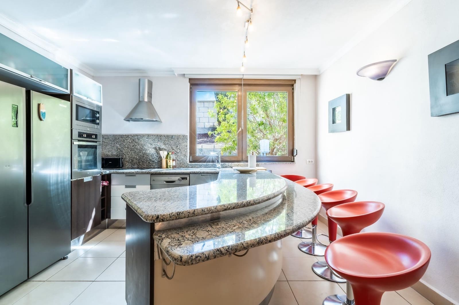 14 quarto Moradia para venda em Guia de Isora com piscina - 2 499 000 € (Ref: 9670761)