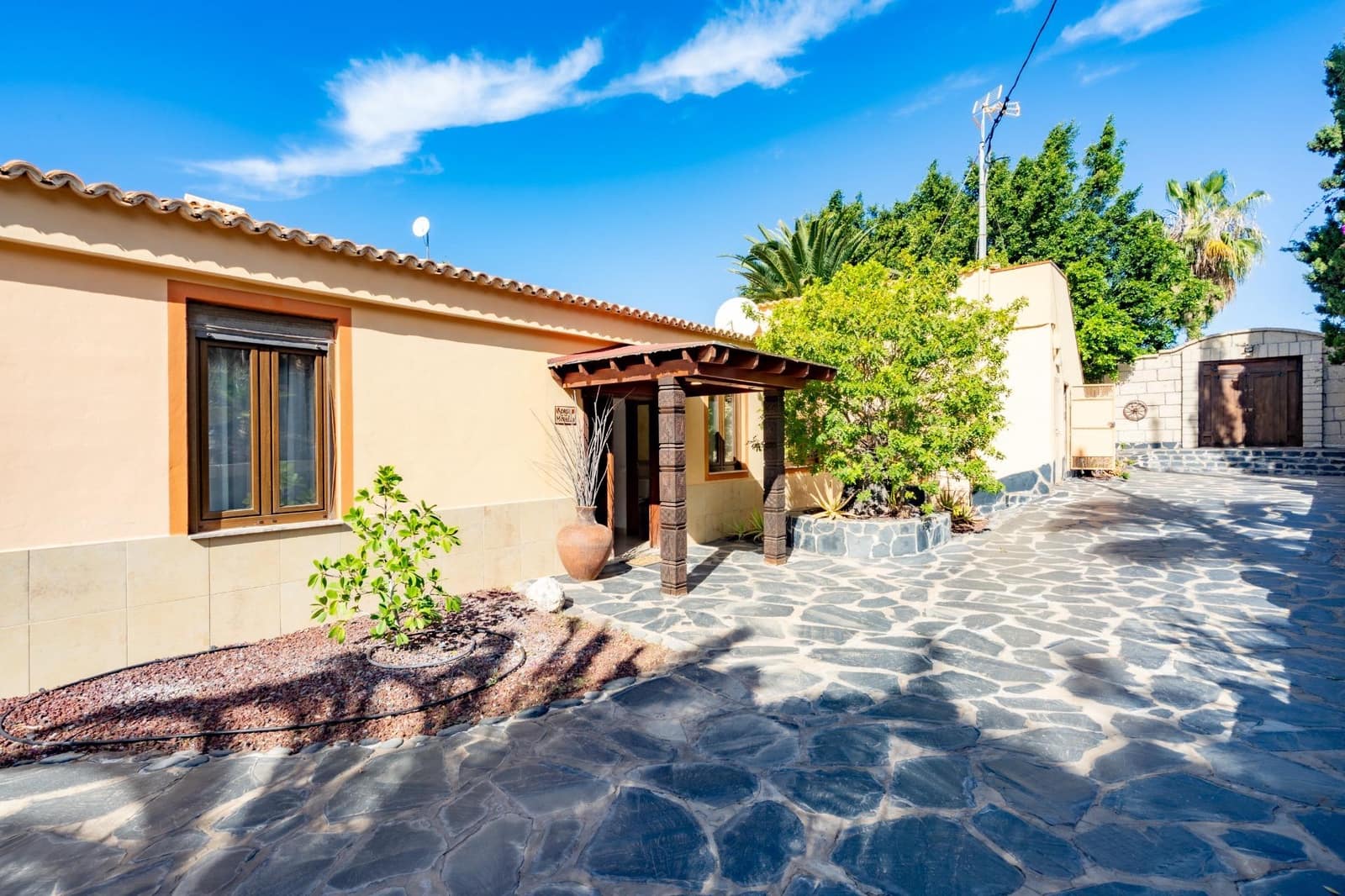 14 quarto Moradia para venda em Guia de Isora com piscina - 2 499 000 € (Ref: 9670761)