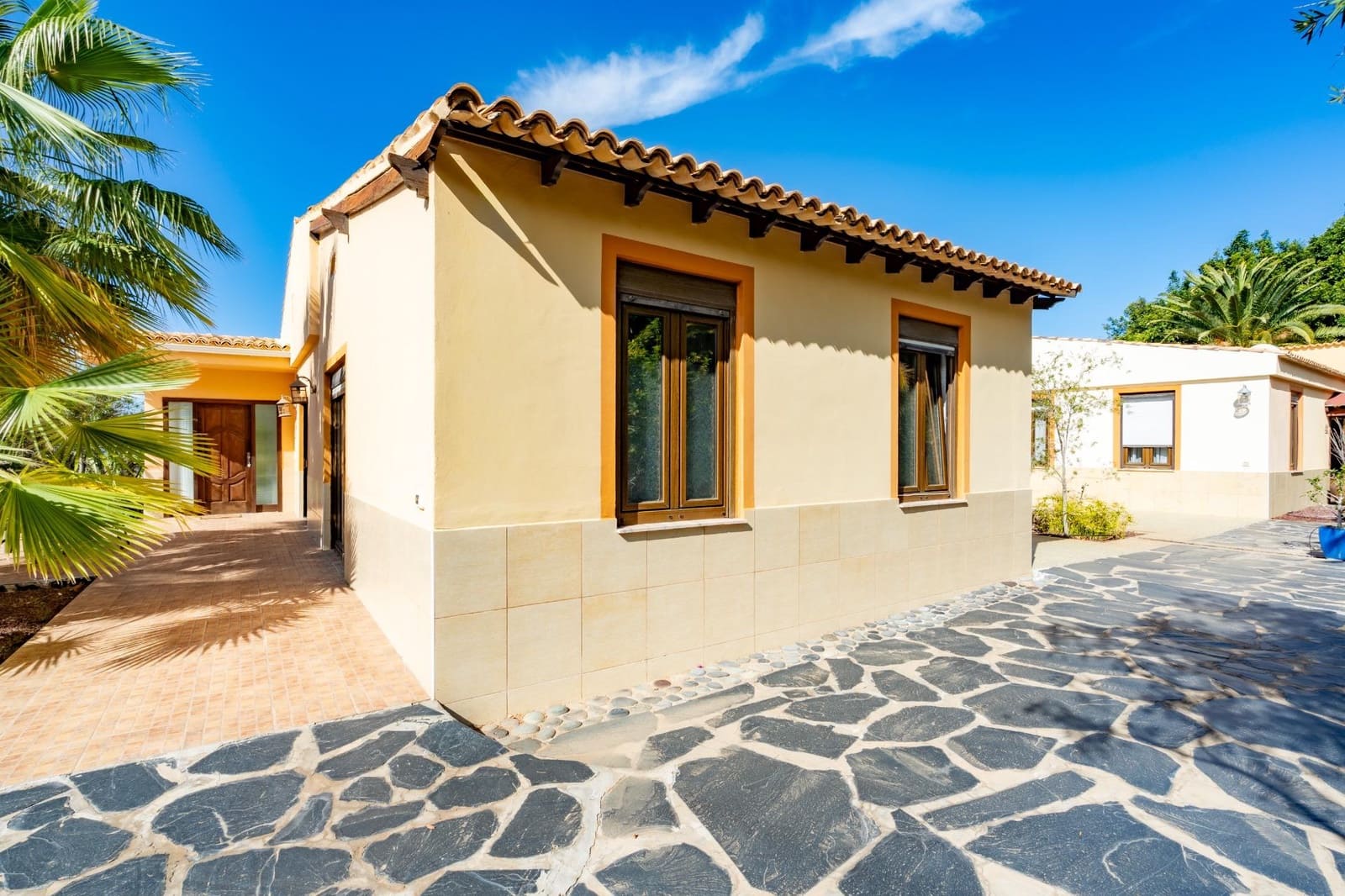 14 quarto Moradia para venda em Guia de Isora com piscina - 2 499 000 € (Ref: 9670761)