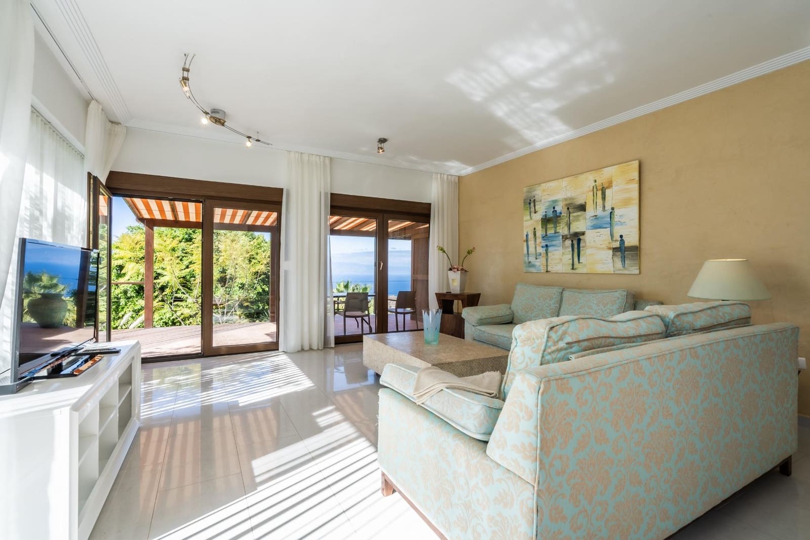 14 quarto Moradia para venda em Guia de Isora com piscina - 2 499 000 € (Ref: 9670761)