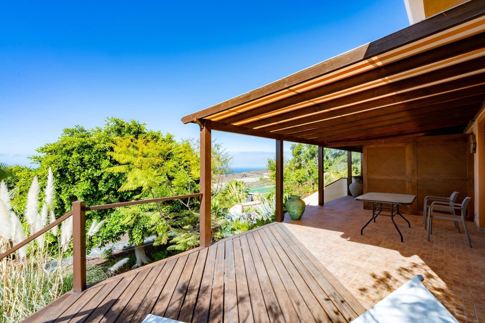 14 quarto Moradia para venda em Guia de Isora com piscina - 2 499 000 € (Ref: 9670761)