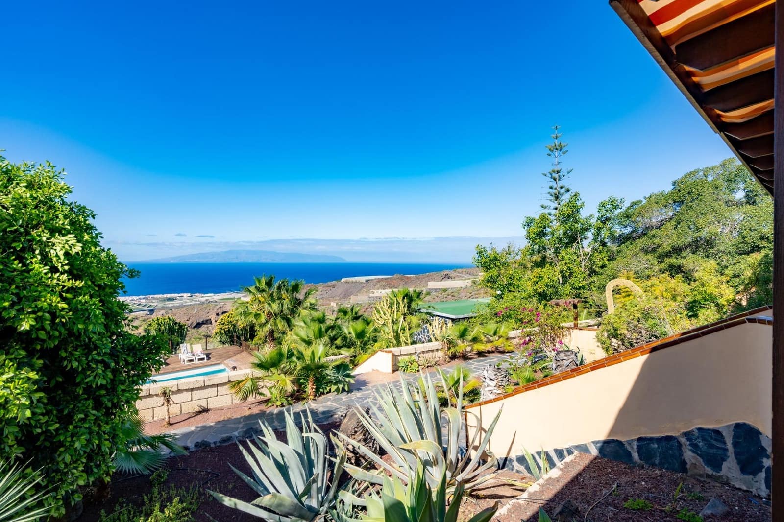 14 quarto Moradia para venda em Guia de Isora com piscina - 2 499 000 € (Ref: 9670761)