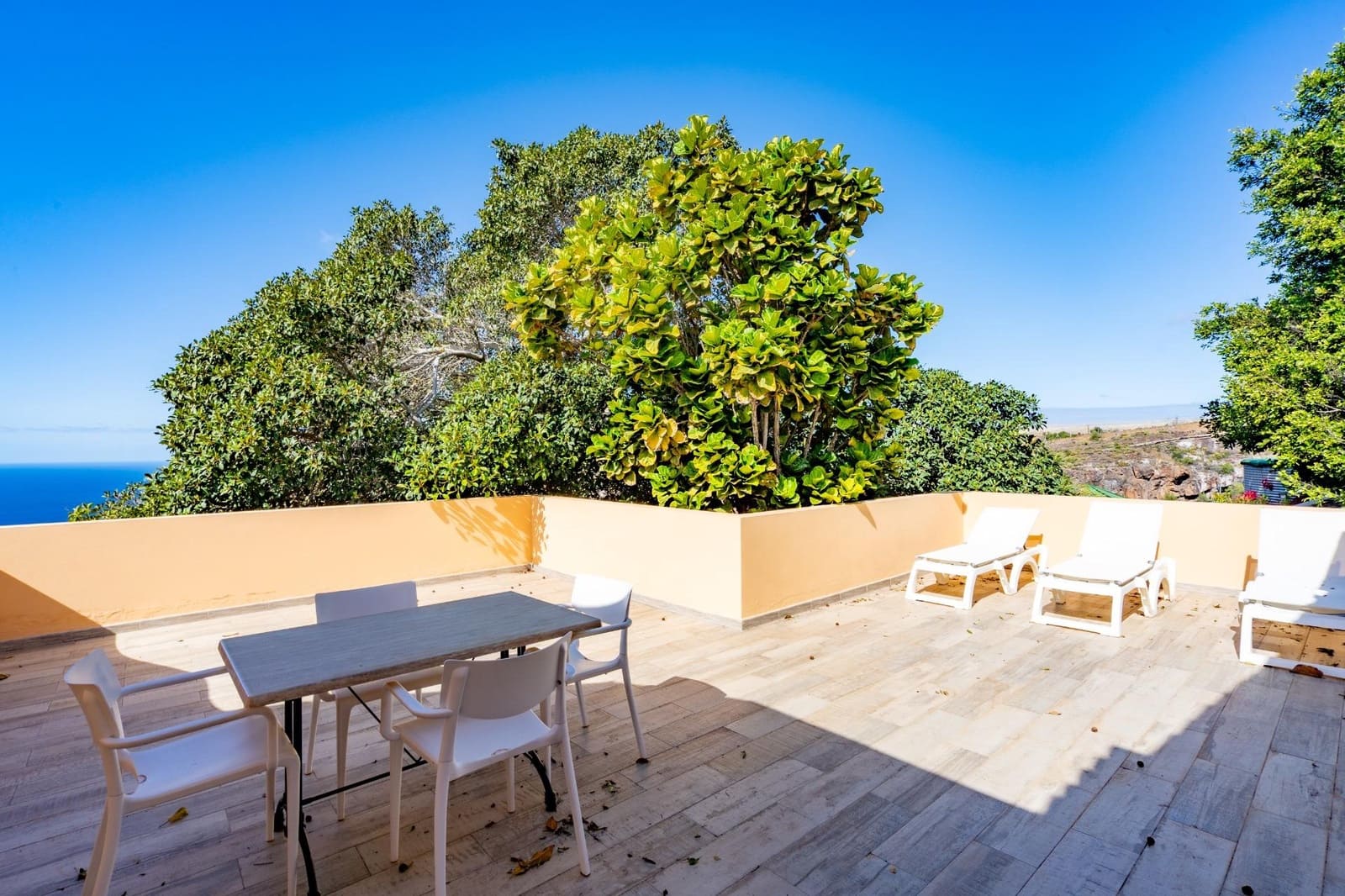 14 quarto Moradia para venda em Guia de Isora com piscina - 2 499 000 € (Ref: 9670761)