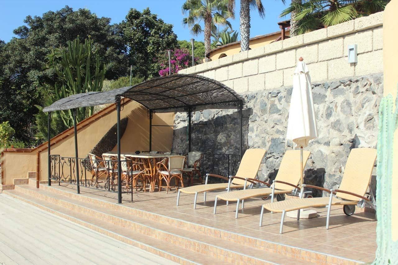 14 quarto Moradia para venda em Guia de Isora com piscina - 2 499 000 € (Ref: 9670761)