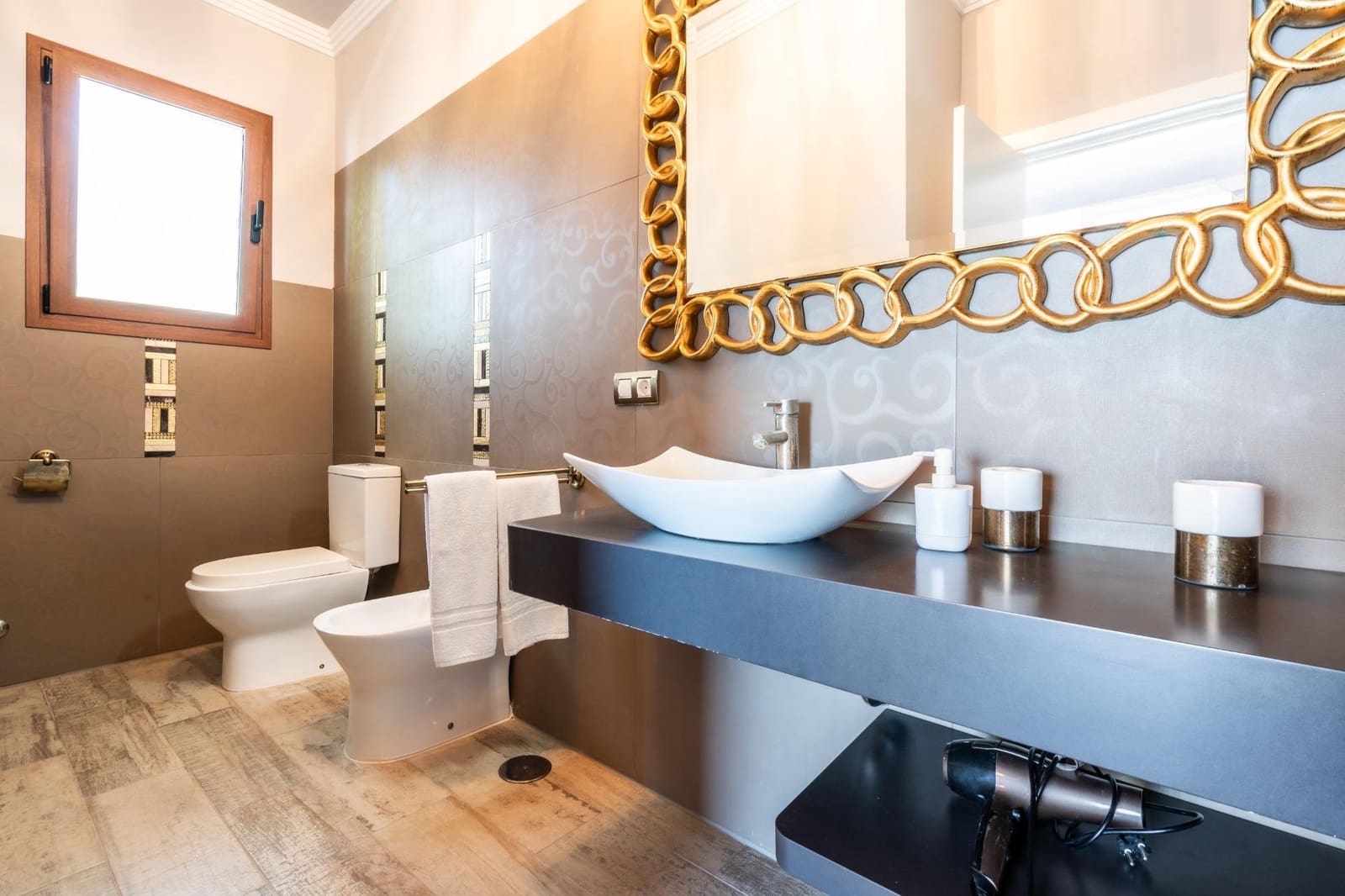 14 quarto Moradia para venda em Guia de Isora com piscina - 2 499 000 € (Ref: 9670761)