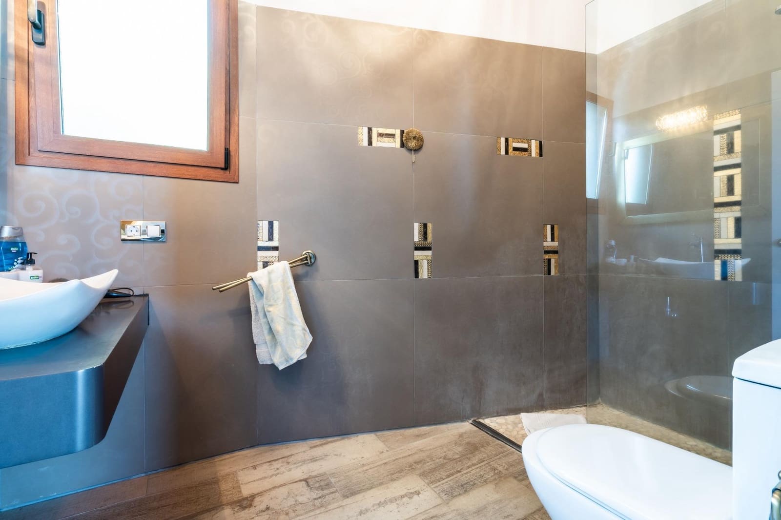 14 quarto Moradia para venda em Guia de Isora com piscina - 2 499 000 € (Ref: 9670761)