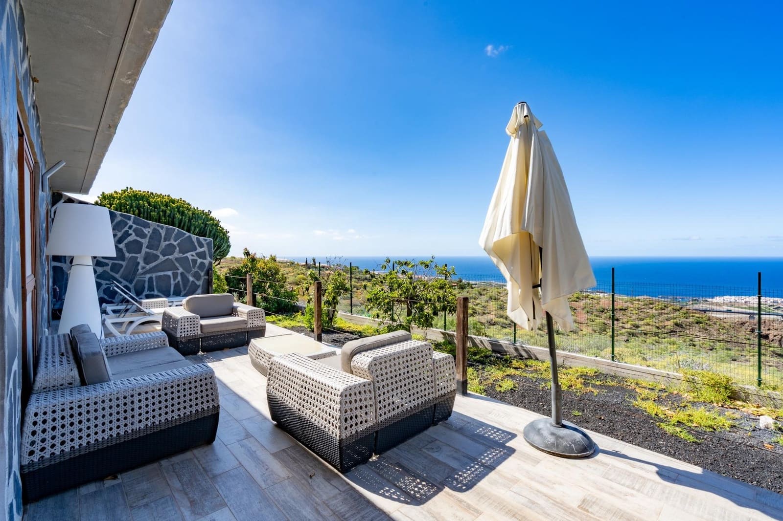 14 quarto Moradia para venda em Guia de Isora com piscina - 2 499 000 € (Ref: 9670761)