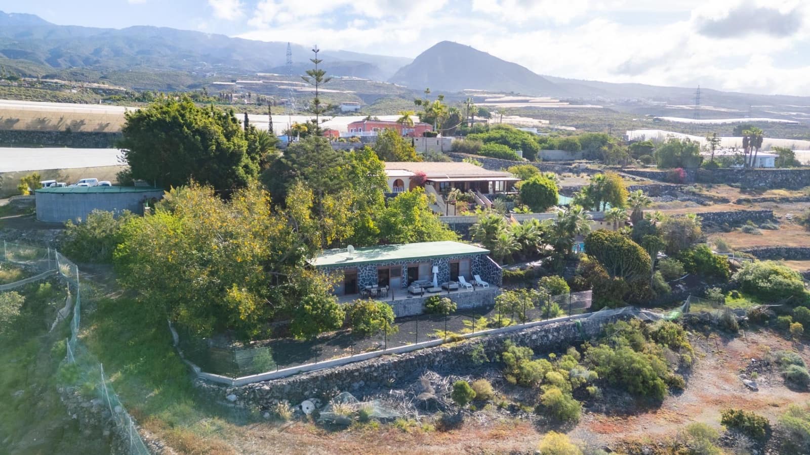 14 quarto Moradia para venda em Guia de Isora com piscina - 2 499 000 € (Ref: 9670761)