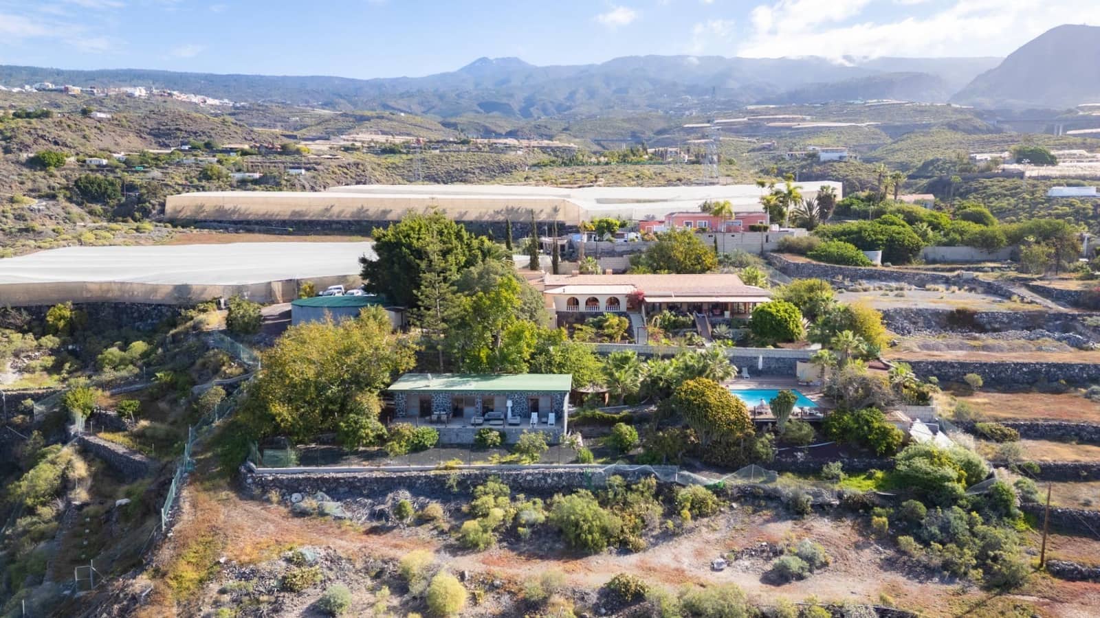 14 quarto Moradia para venda em Guia de Isora com piscina - 2 499 000 € (Ref: 9670761)