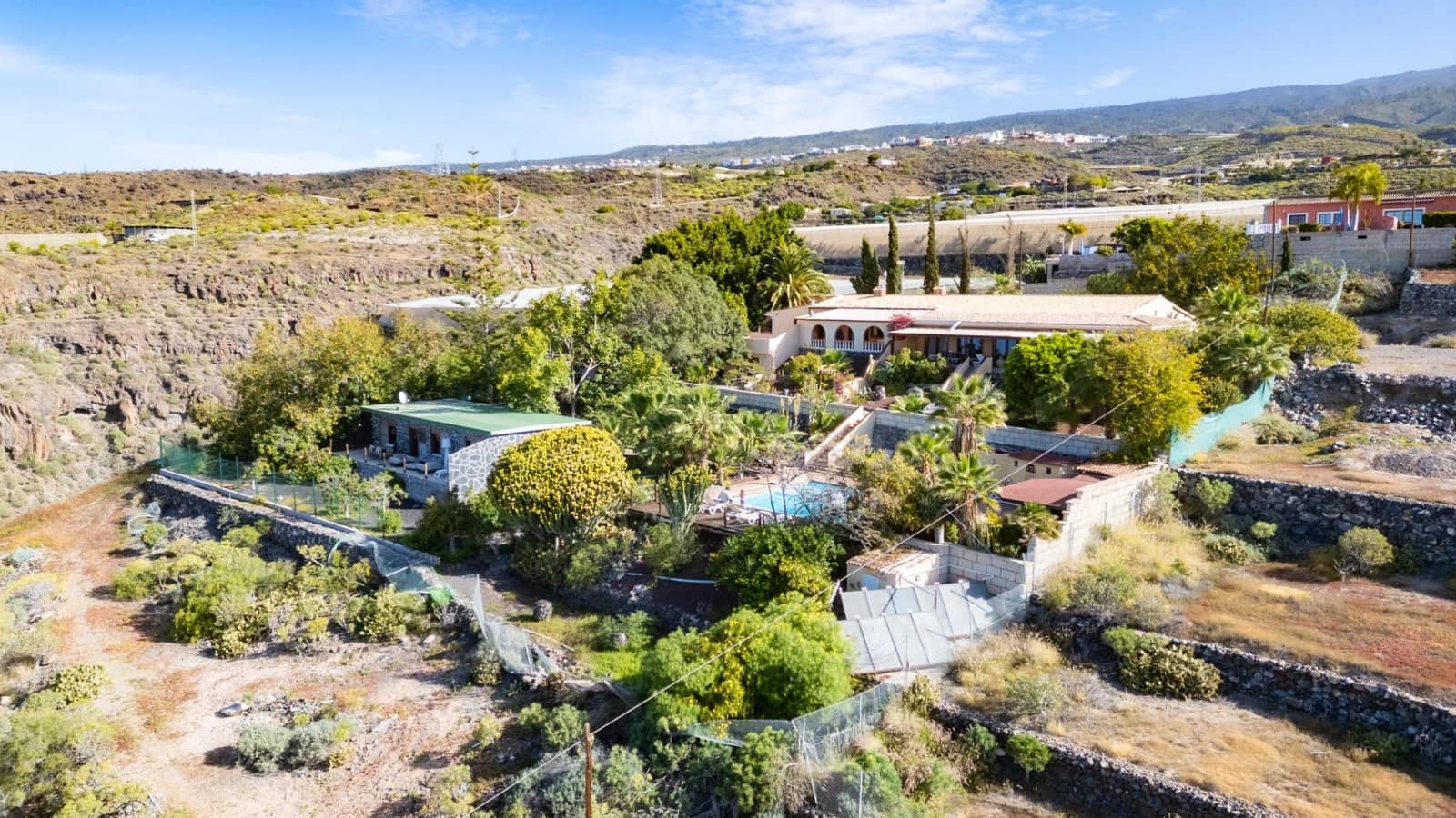 14 quarto Moradia para venda em Guia de Isora com piscina - 2 499 000 € (Ref: 9670761)