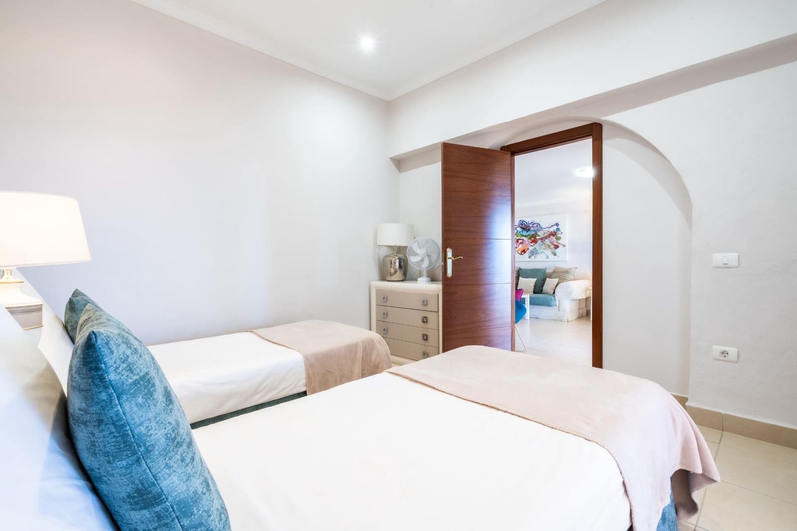 14 bedroom Villa for sale in Guia de Isora with pool - € 2,499,000 (Ref: 9670761)