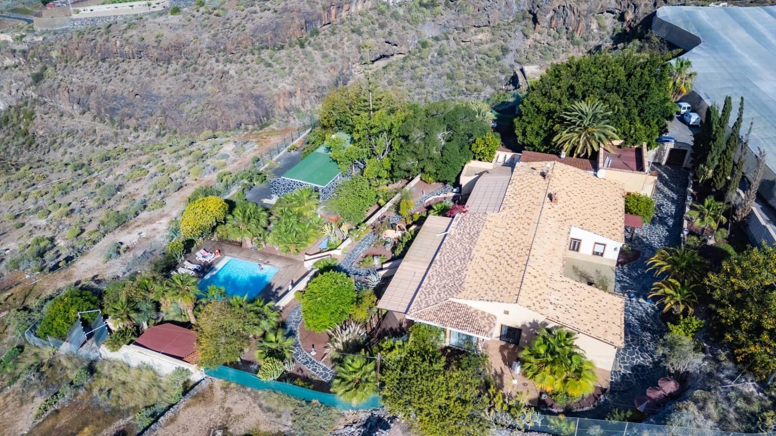 14 bedroom Villa for sale in Guia de Isora with pool - € 2,499,000 (Ref: 9670761)