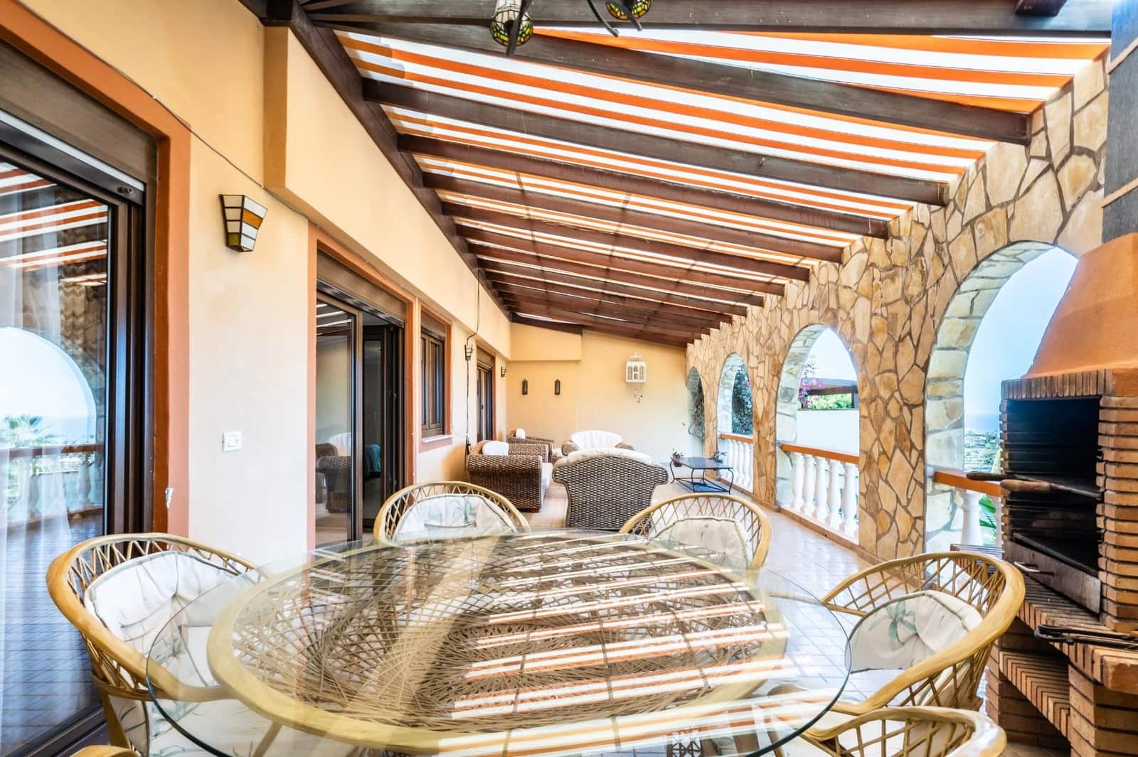 14 bedroom Villa for sale in Guia de Isora with pool - € 2,499,000 (Ref: 9670761)
