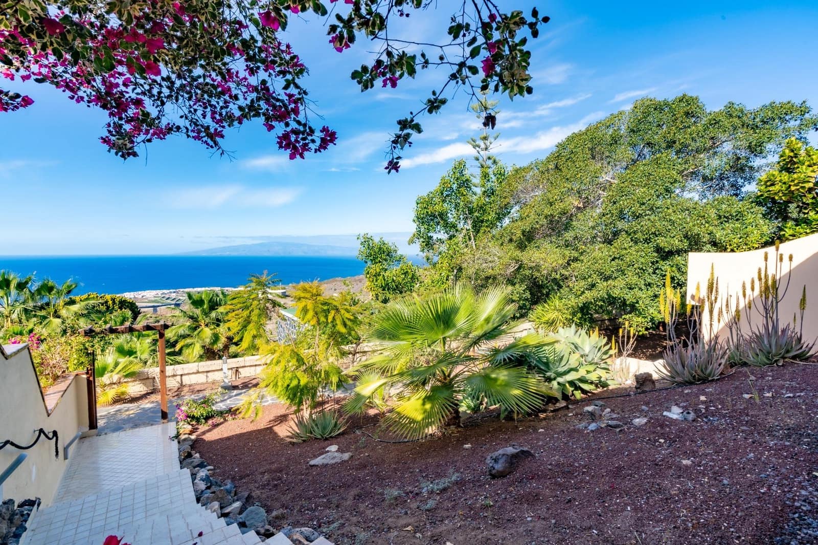 14 bedroom Villa for sale in Guia de Isora with pool - € 2,499,000 (Ref: 9670761)