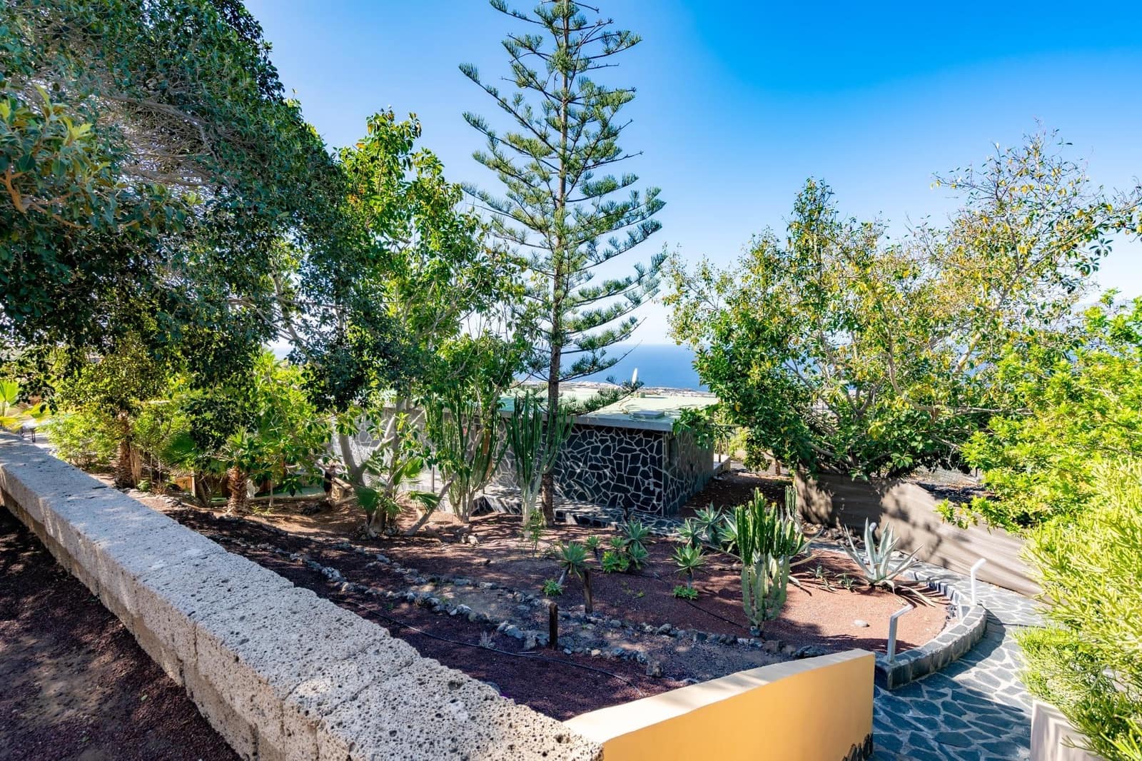 14 bedroom Villa for sale in Guia de Isora with pool - € 2,499,000 (Ref: 9670761)