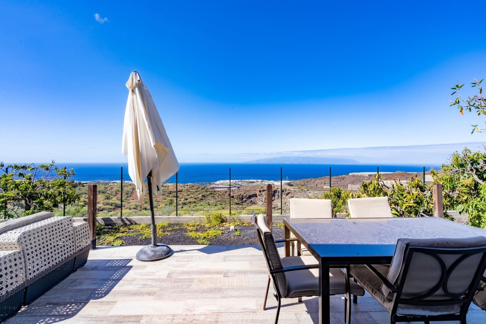 14 bedroom Villa for sale in Guia de Isora with pool - € 2,499,000 (Ref: 9670761)