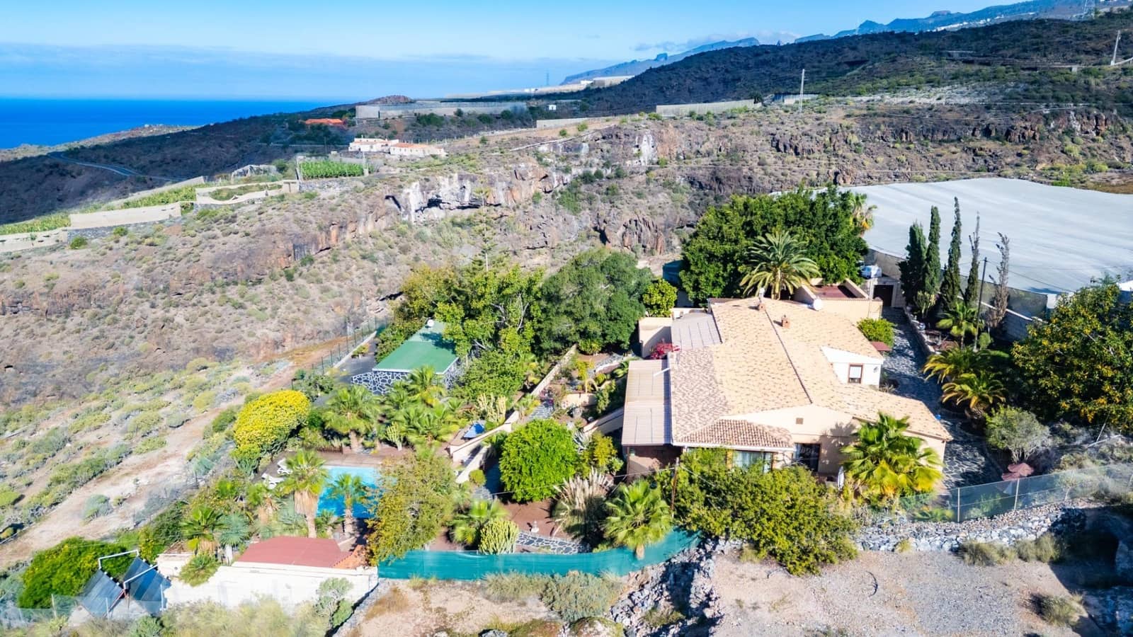 14 bedroom Villa for sale in Guia de Isora with pool - € 2,499,000 (Ref: 9670761)
