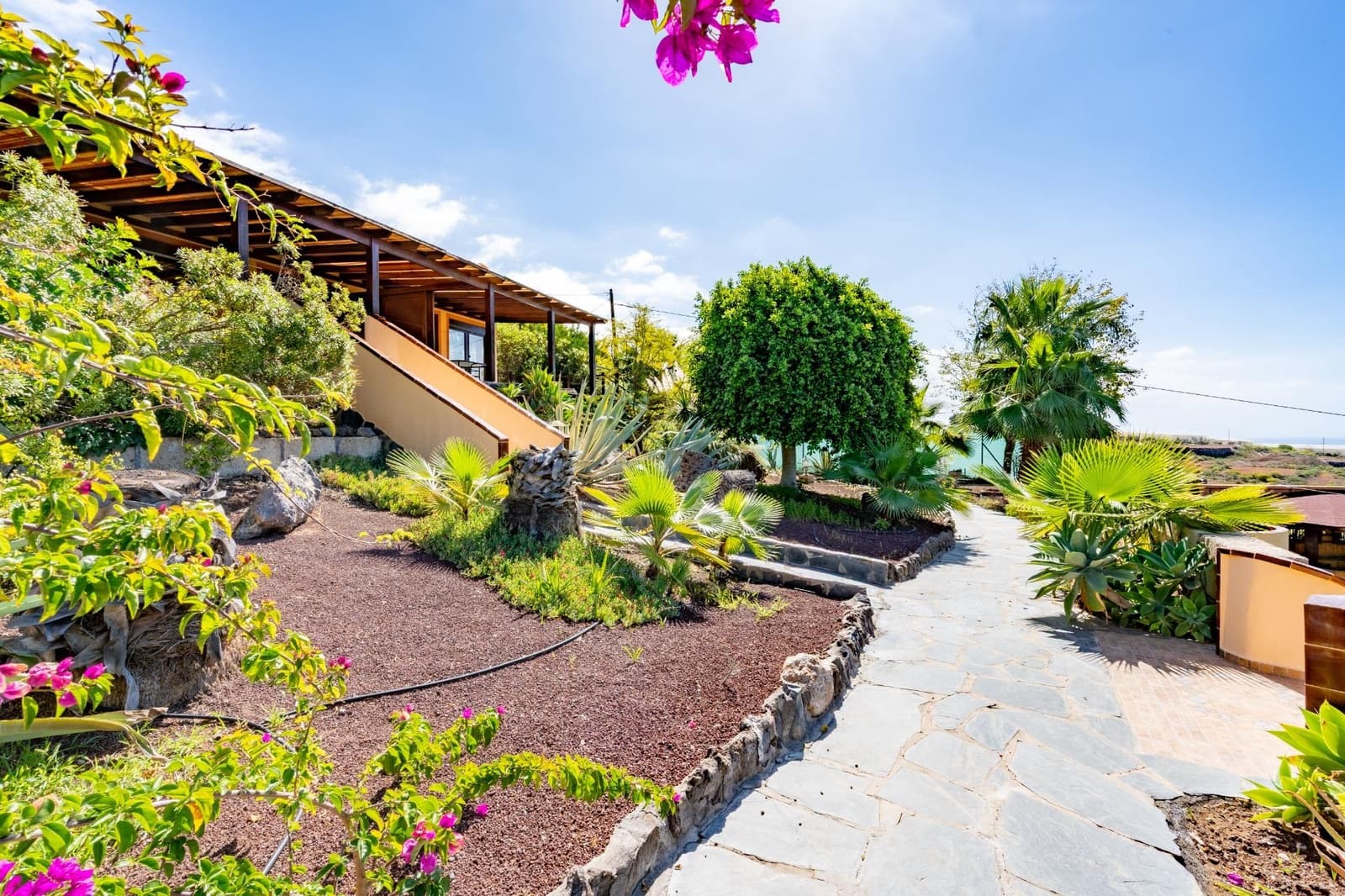 14 bedroom Villa for sale in Guia de Isora with pool - € 2,499,000 (Ref: 9670761)