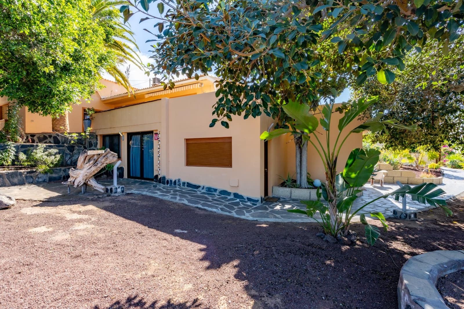 14 bedroom Villa for sale in Guia de Isora with pool - € 2,499,000 (Ref: 9670761)