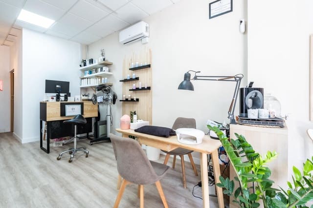 Kommersiell til leie i Las Galletas, Arona - € 650 (Ref: 9674308)