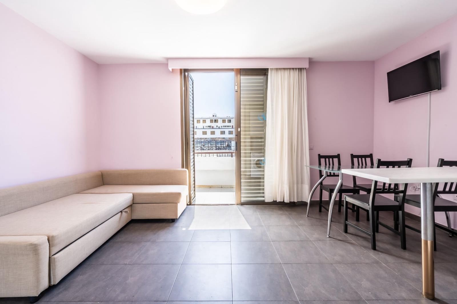 Studio for rent in Costa Adeje with pool - € 990 (Ref: 9735665)