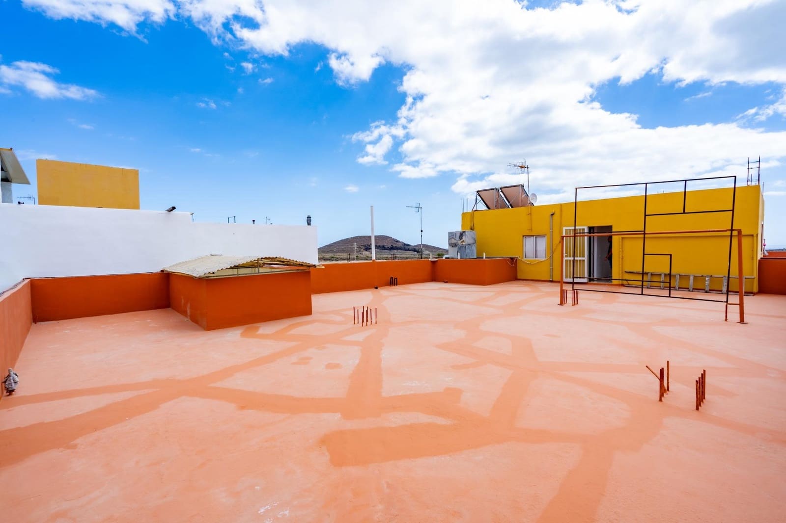 23 slaapkamer Commercieel te koop in Guargacho met garage - € 1.535.000 (Ref: 9743150)