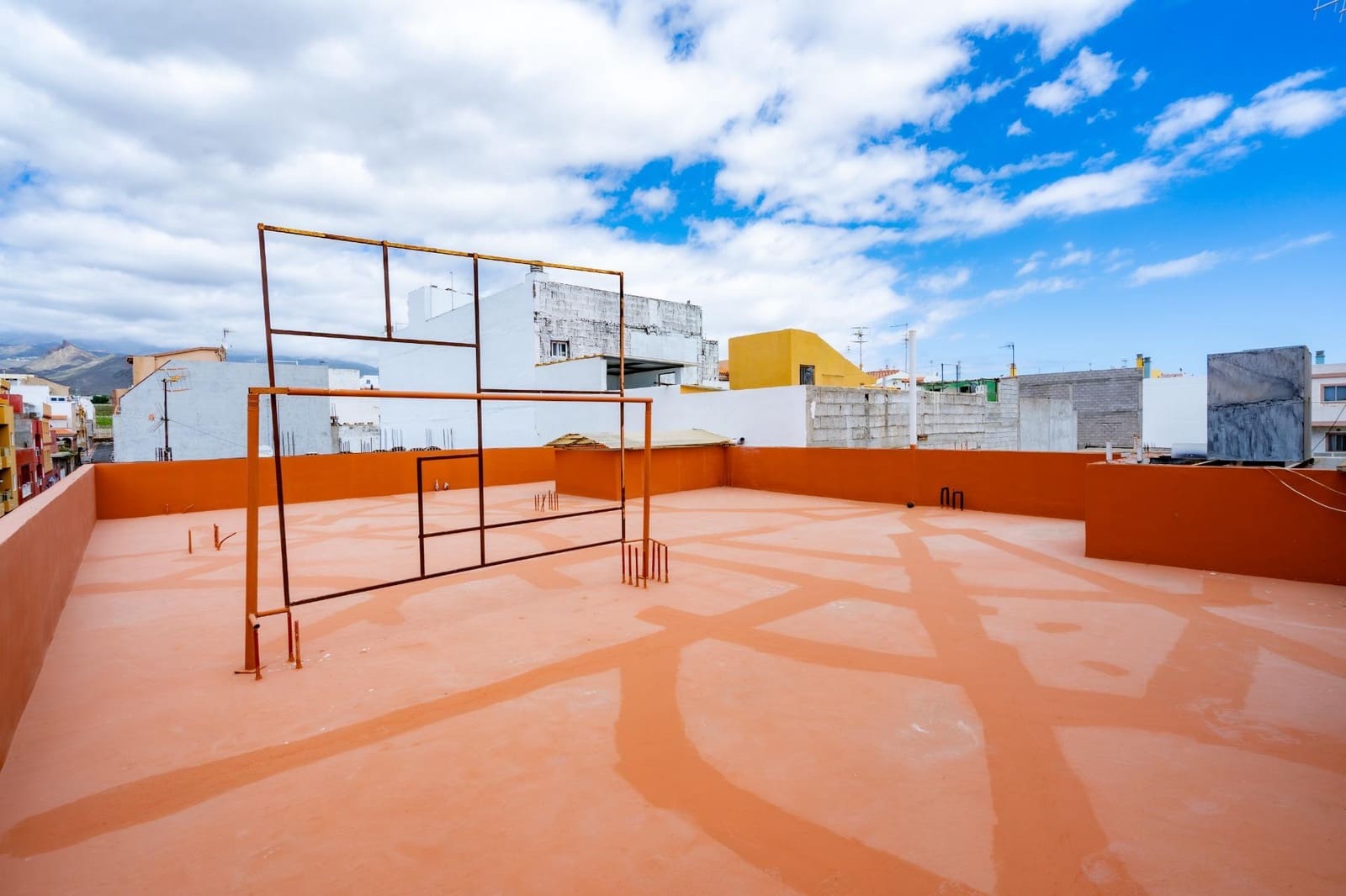 23 slaapkamer Commercieel te koop in Guargacho met garage - € 1.535.000 (Ref: 9743150)