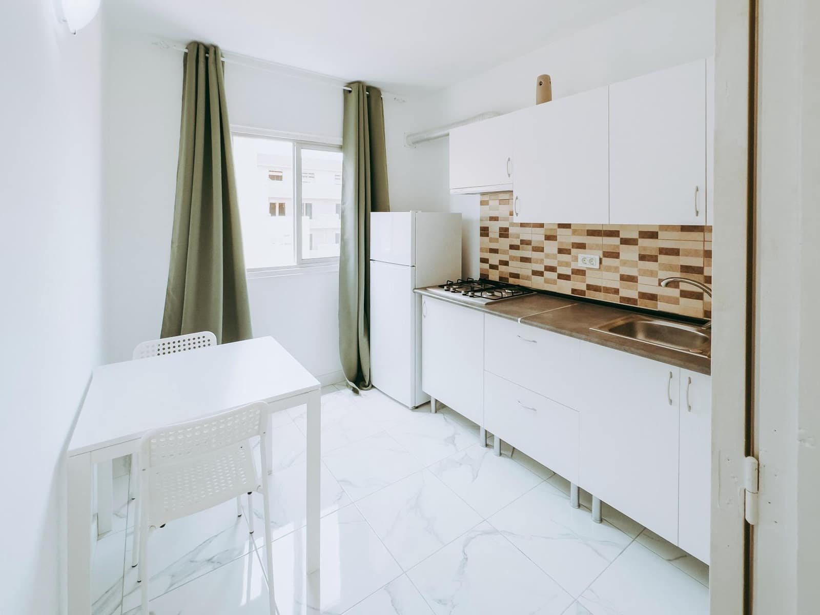 23 slaapkamer Commercieel te koop in Guargacho met garage - € 1.535.000 (Ref: 9743150)