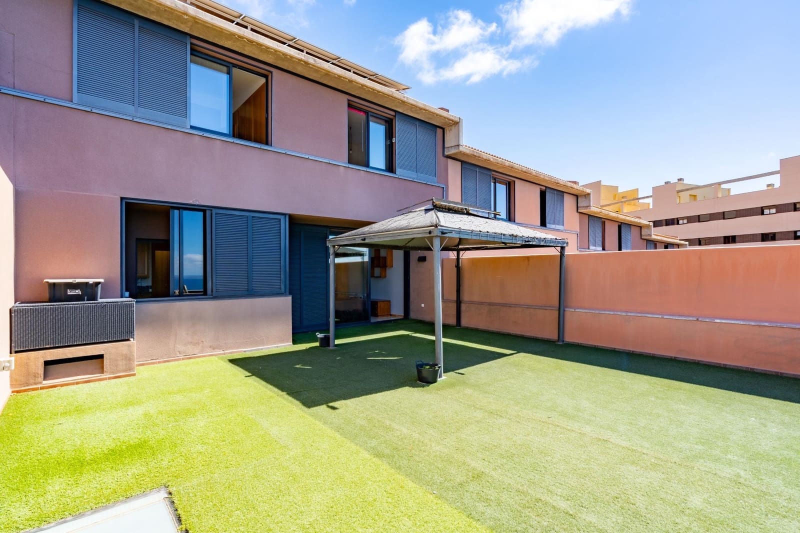 3 camera da letto Villetta a Schiera in vendita in Acoran con garage - 565.000 € (Rif: 9818303)