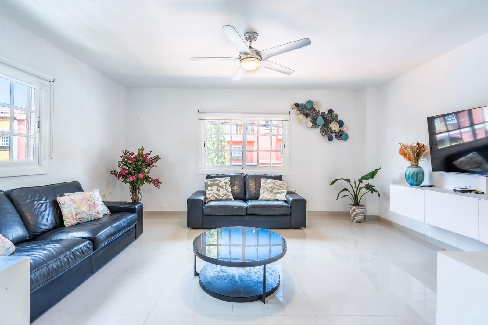 Adosado de 4 habitaciones en Adeje en venta - 589.000 € (Ref: 9833730)
