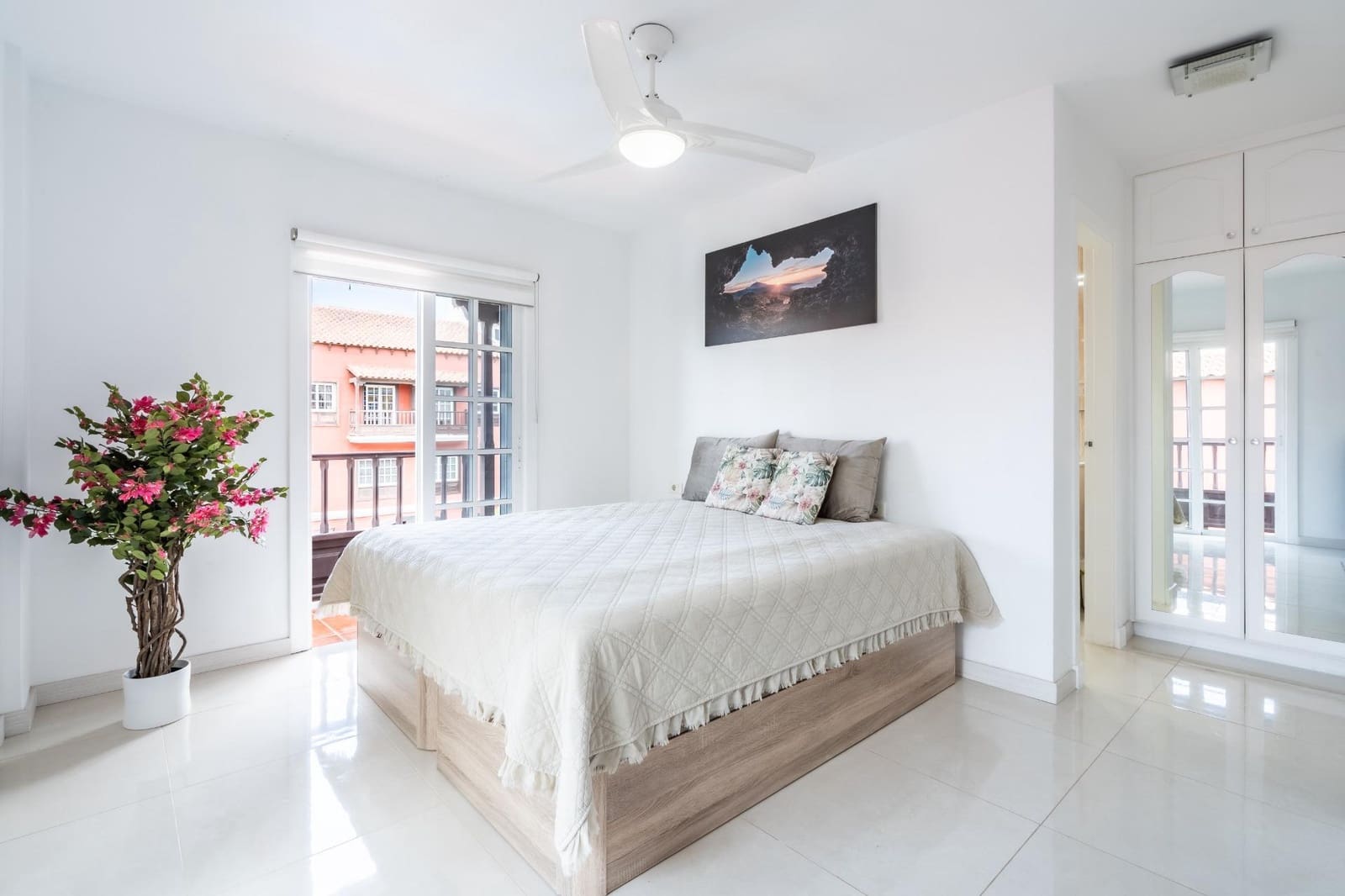 Adosado de 4 habitaciones en Adeje en venta - 589.000 € (Ref: 9833730)