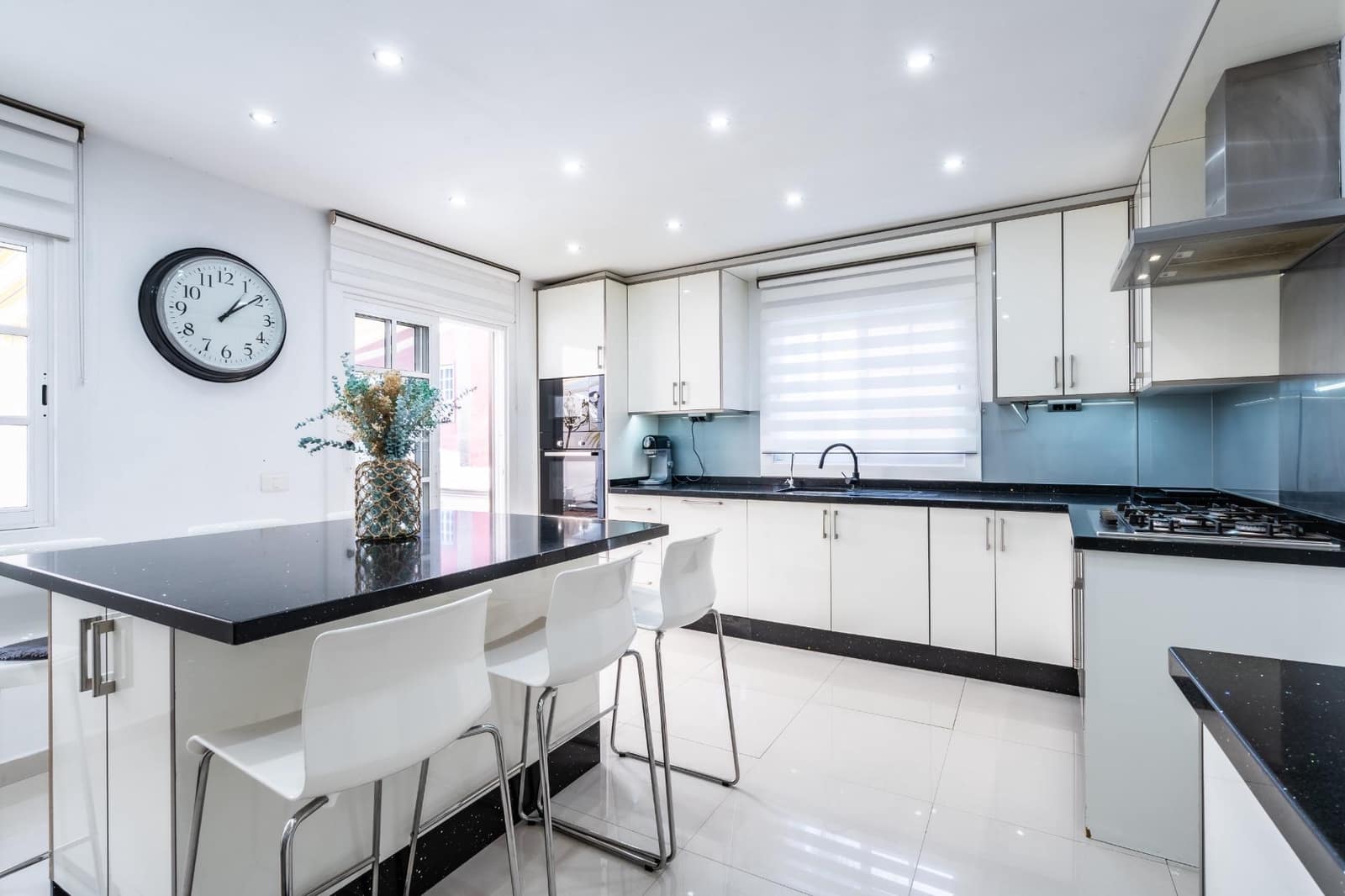 Adosado de 4 habitaciones en Adeje en venta - 589.000 € (Ref: 9833730)