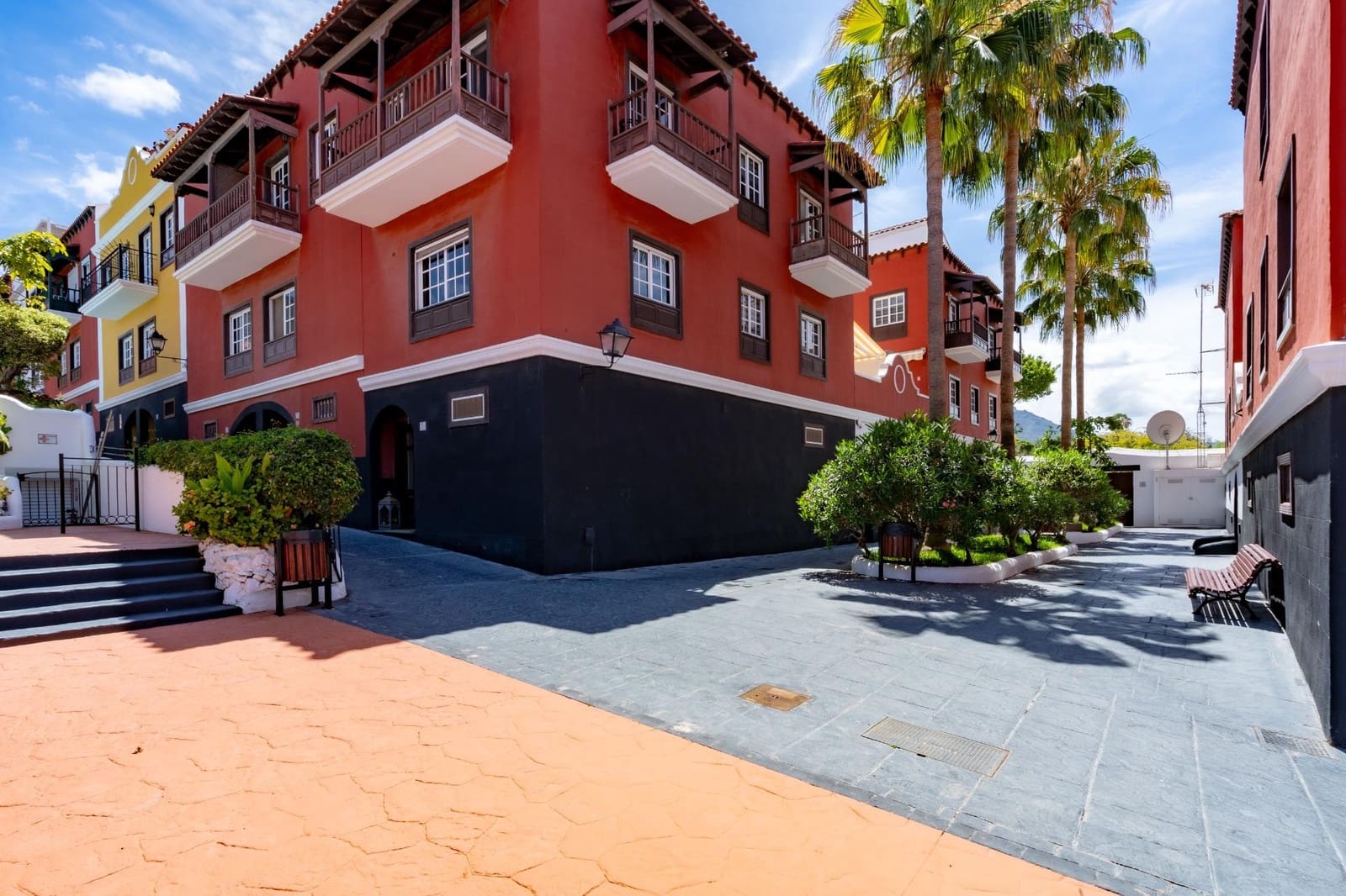 Adosado de 4 habitaciones en Adeje en venta - 589.000 € (Ref: 9833730)