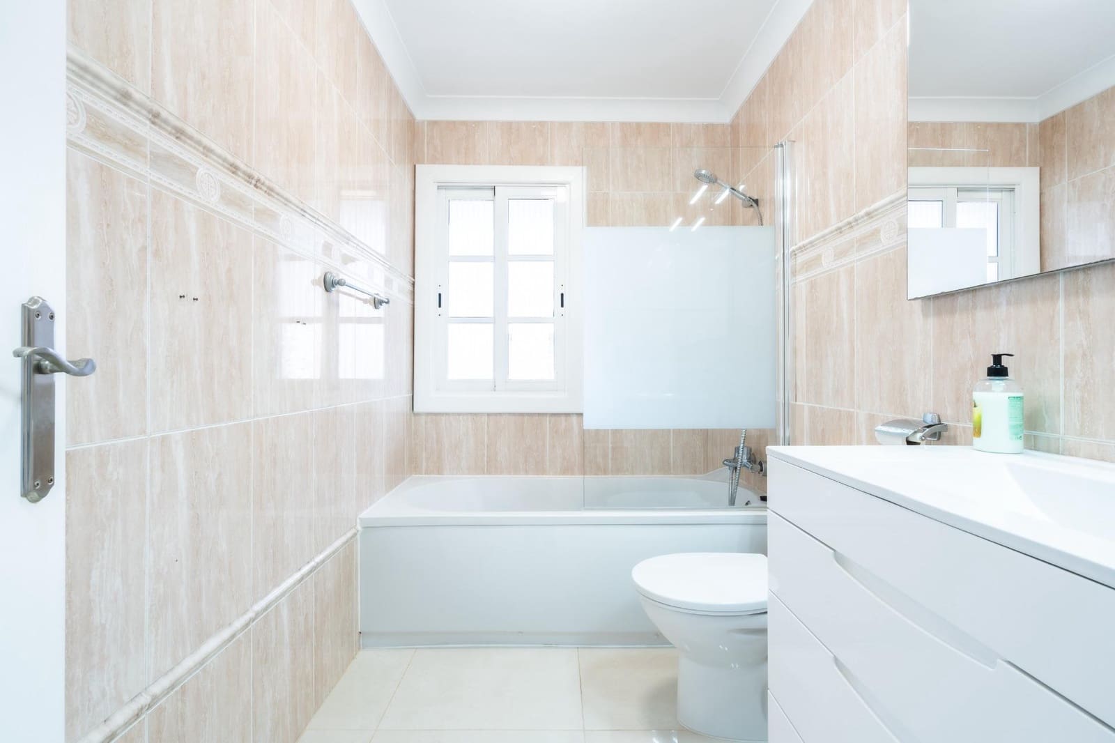 Adosado de 4 habitaciones en Adeje en venta - 589.000 € (Ref: 9833730)