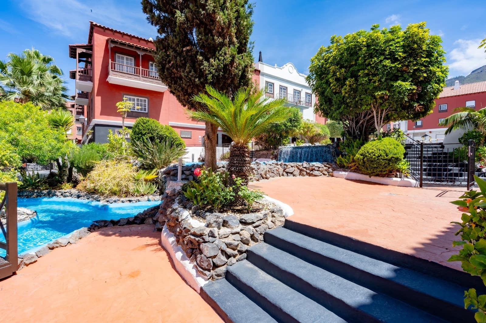 Adosado de 4 habitaciones en Adeje en venta - 589.000 € (Ref: 9833730)