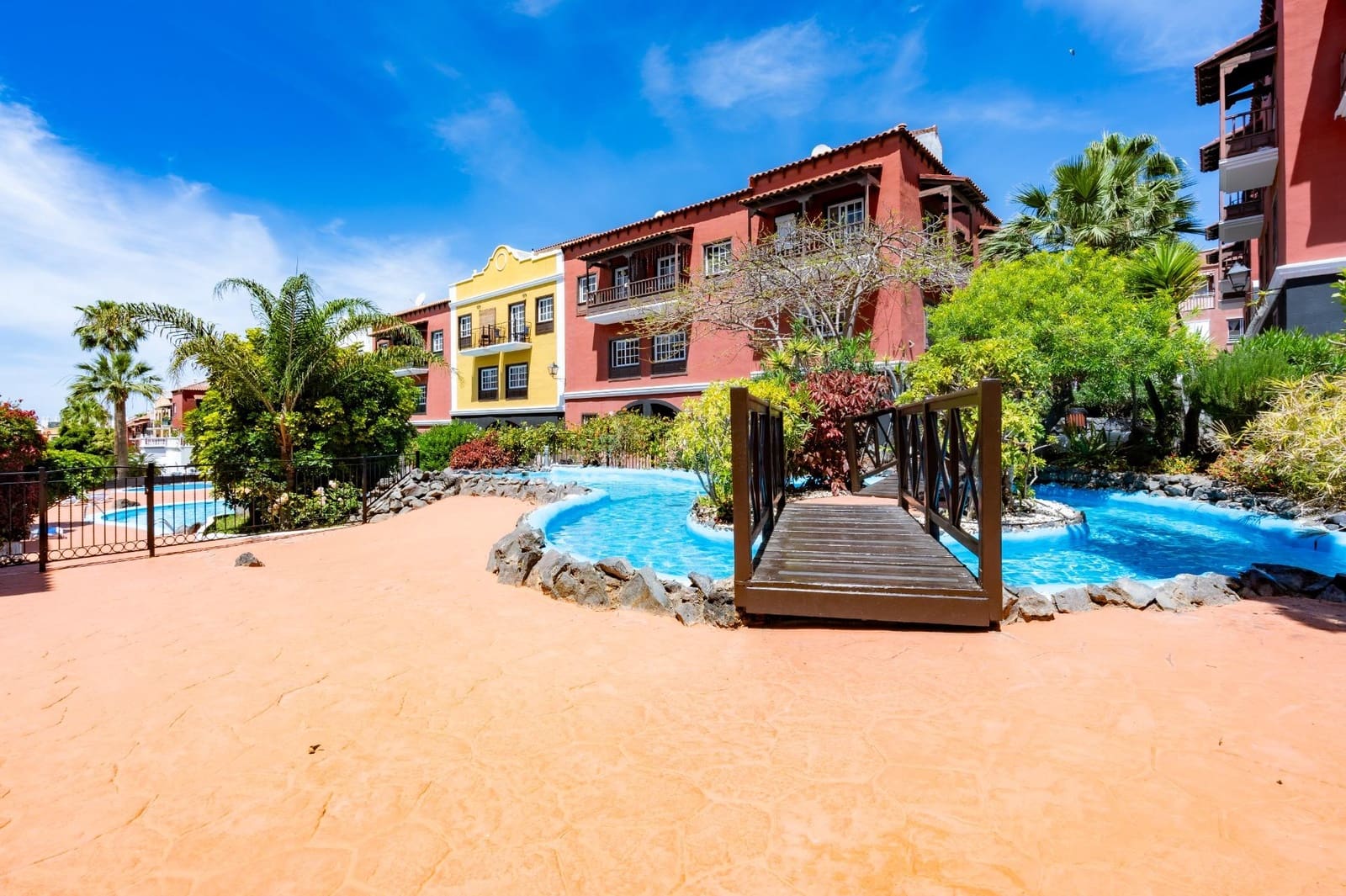 Adosado de 4 habitaciones en Adeje en venta - 589.000 € (Ref: 9833730)