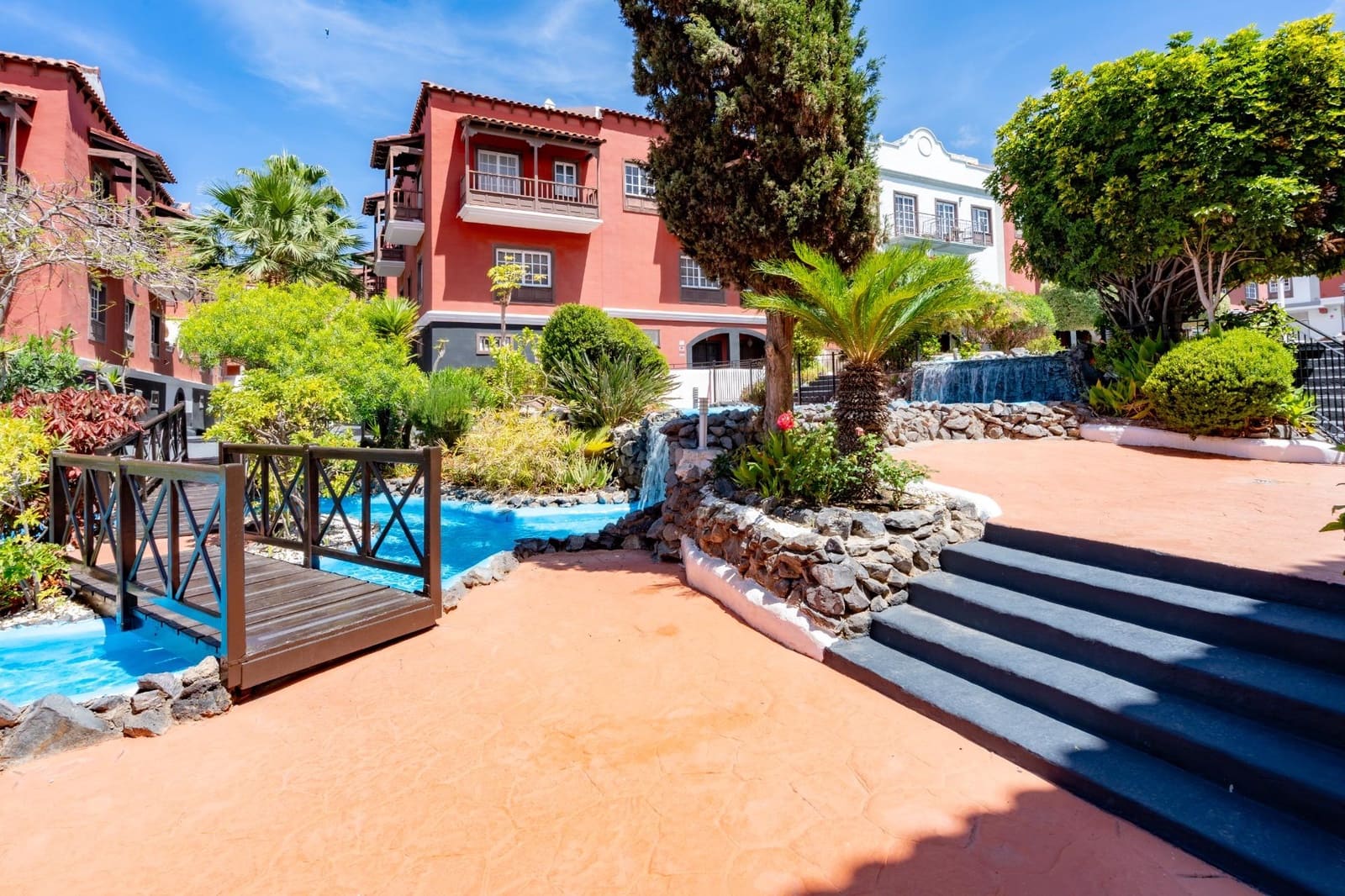 Adosado de 4 habitaciones en Adeje en venta - 589.000 € (Ref: 9833730)