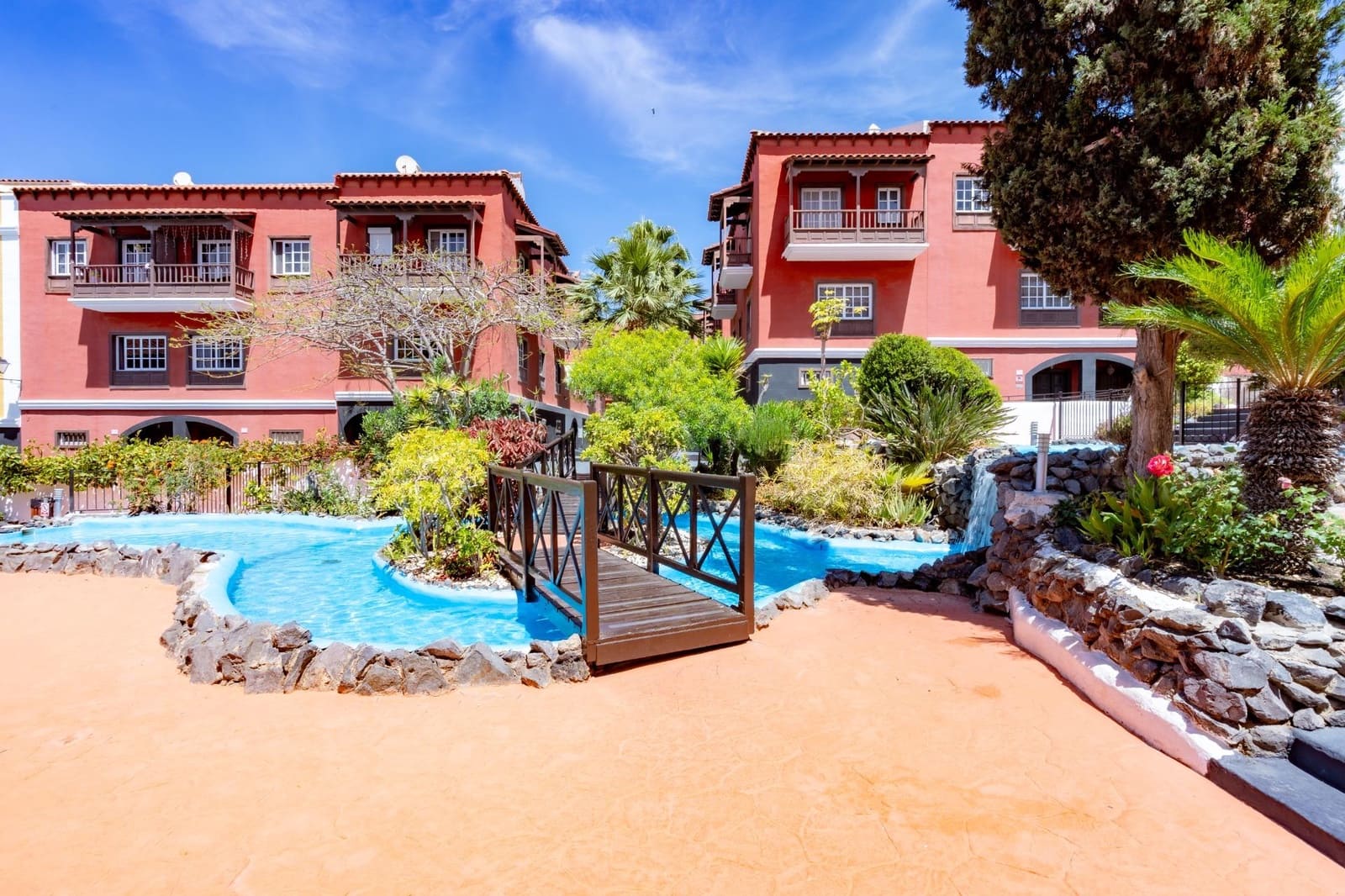 Adosado de 4 habitaciones en Adeje en venta - 589.000 € (Ref: 9833730)