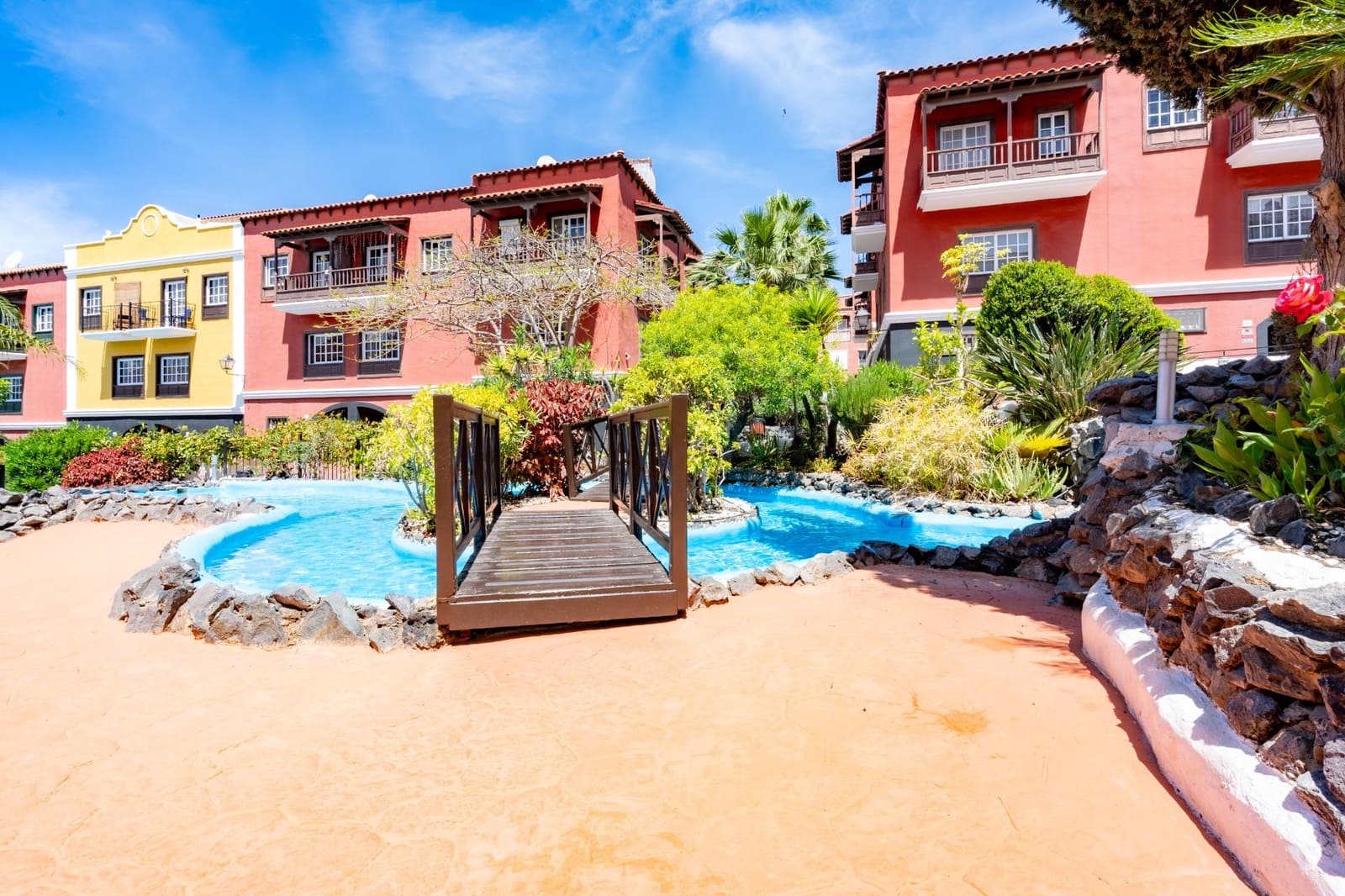 Adosado de 4 habitaciones en Adeje en venta - 589.000 € (Ref: 9833730)
