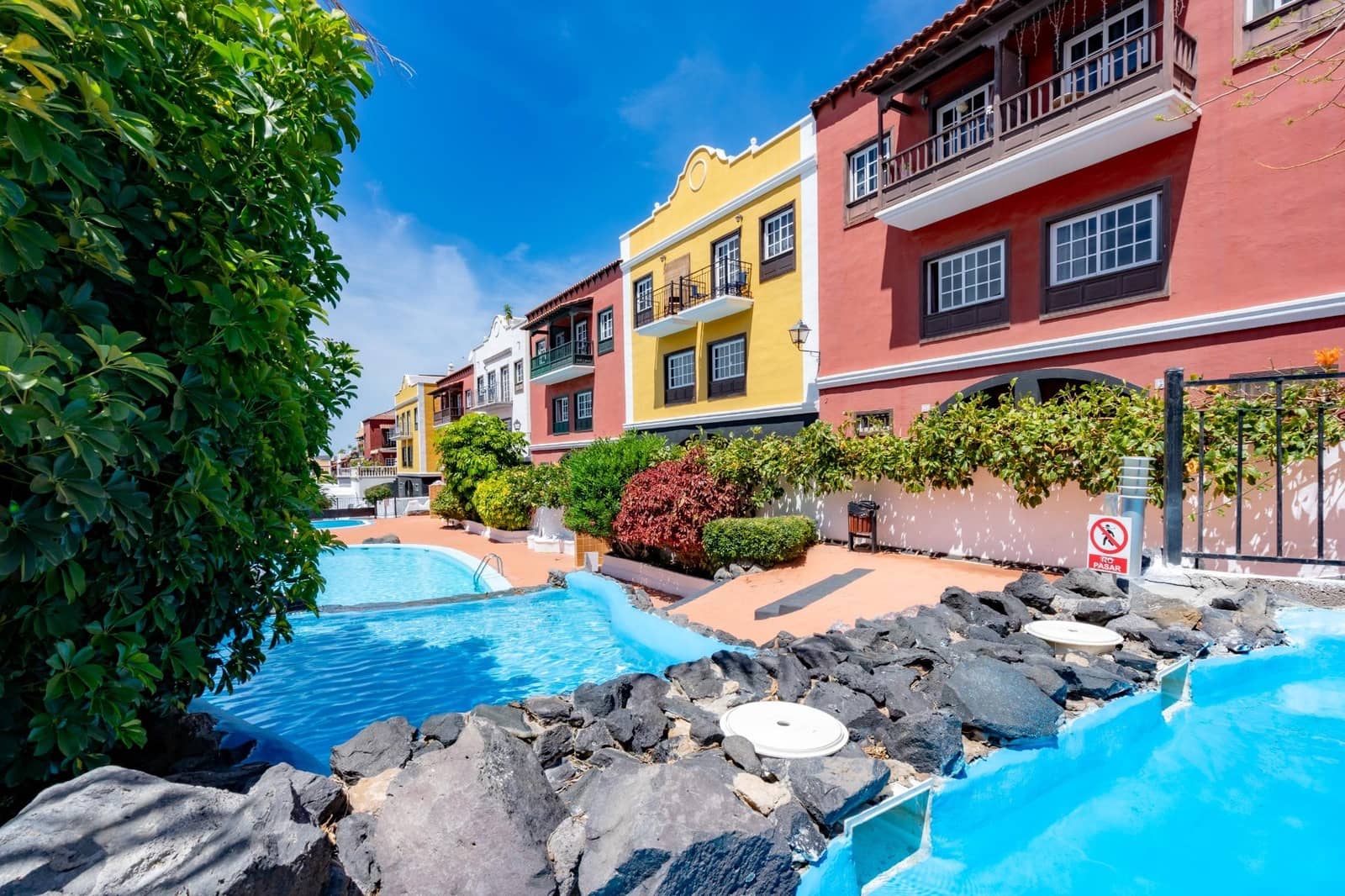 Adosado de 4 habitaciones en Adeje en venta - 589.000 € (Ref: 9833730)
