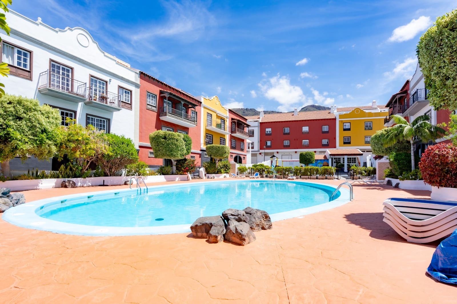 Adosado de 4 habitaciones en Adeje en venta - 589.000 € (Ref: 9833730)
