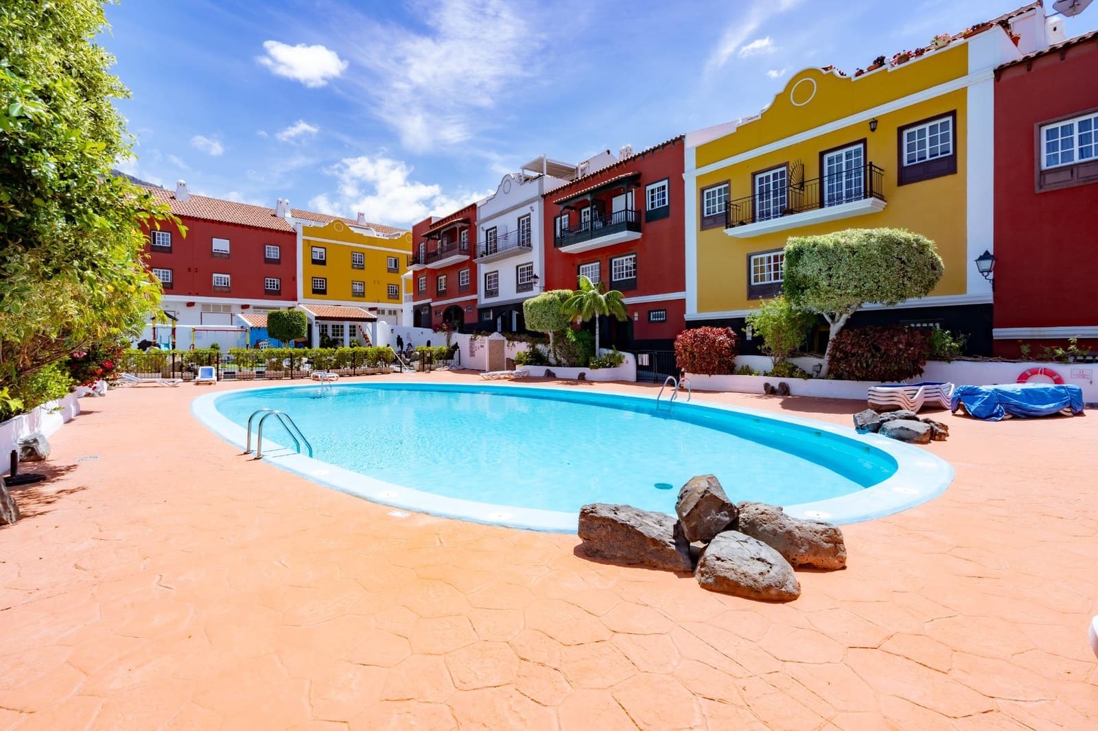 Adosado de 4 habitaciones en Adeje en venta - 589.000 € (Ref: 9833730)
