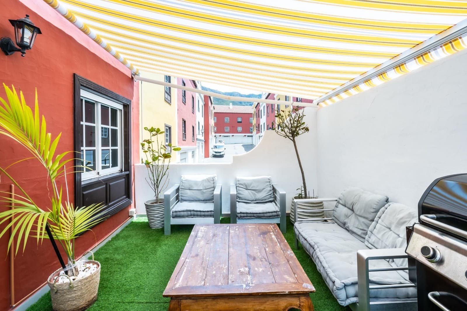 Adosado de 4 habitaciones en Adeje en venta - 589.000 € (Ref: 9833730)