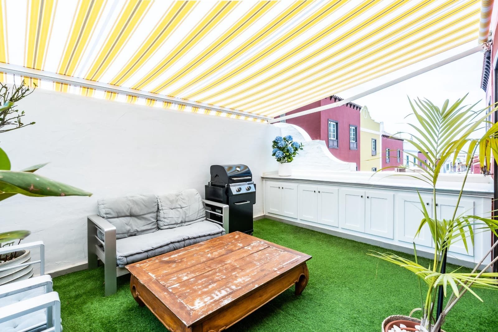 Adosado de 4 habitaciones en Adeje en venta - 589.000 € (Ref: 9833730)