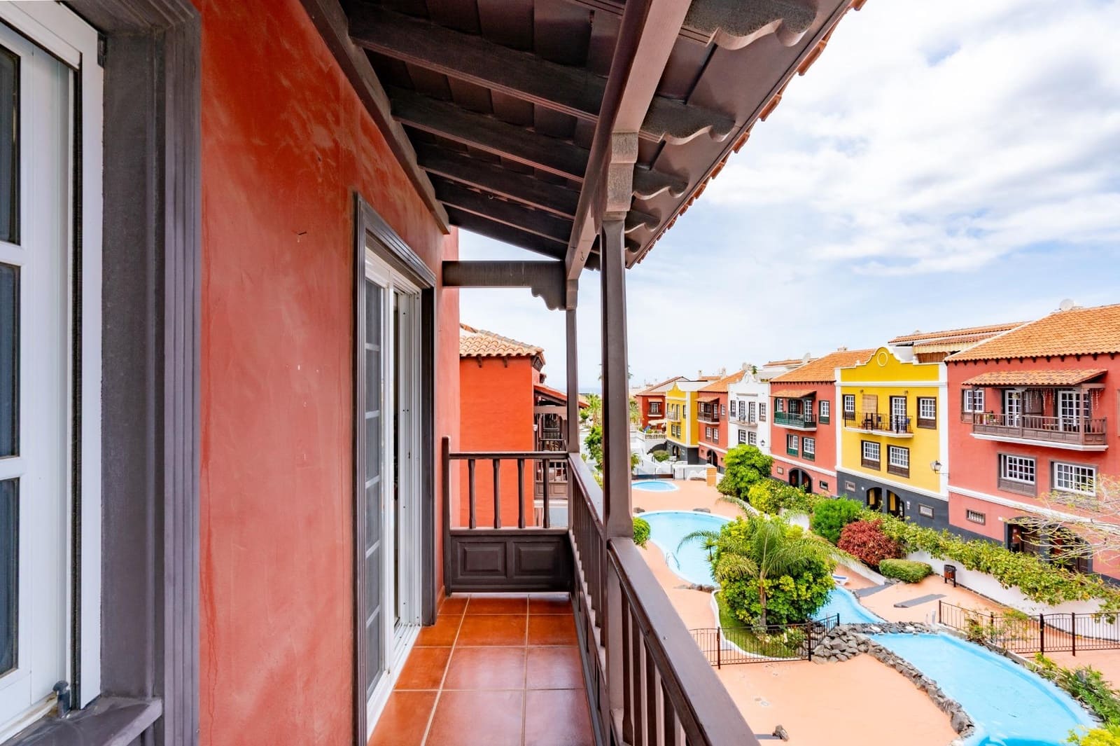 Adosado de 4 habitaciones en Adeje en venta - 589.000 € (Ref: 9833730)