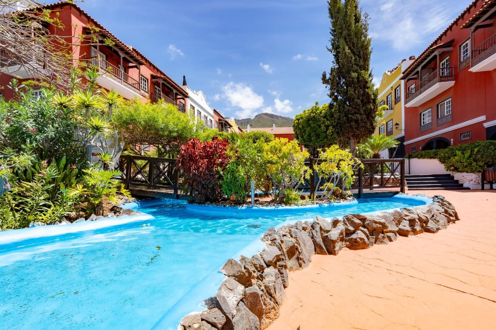 Adosado de 4 habitaciones en Adeje en venta - 589.000 € (Ref: 9833730)