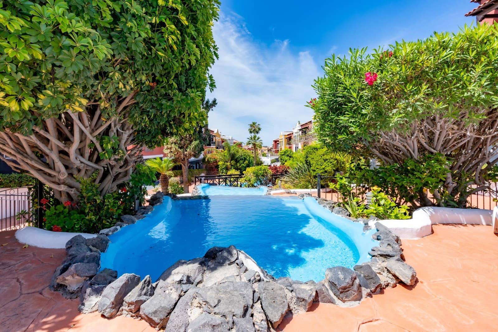 Adosado de 4 habitaciones en Adeje en venta - 589.000 € (Ref: 9833730)