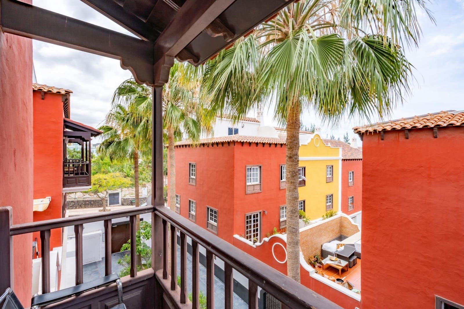 Adosado de 4 habitaciones en Adeje en venta - 589.000 € (Ref: 9833730)