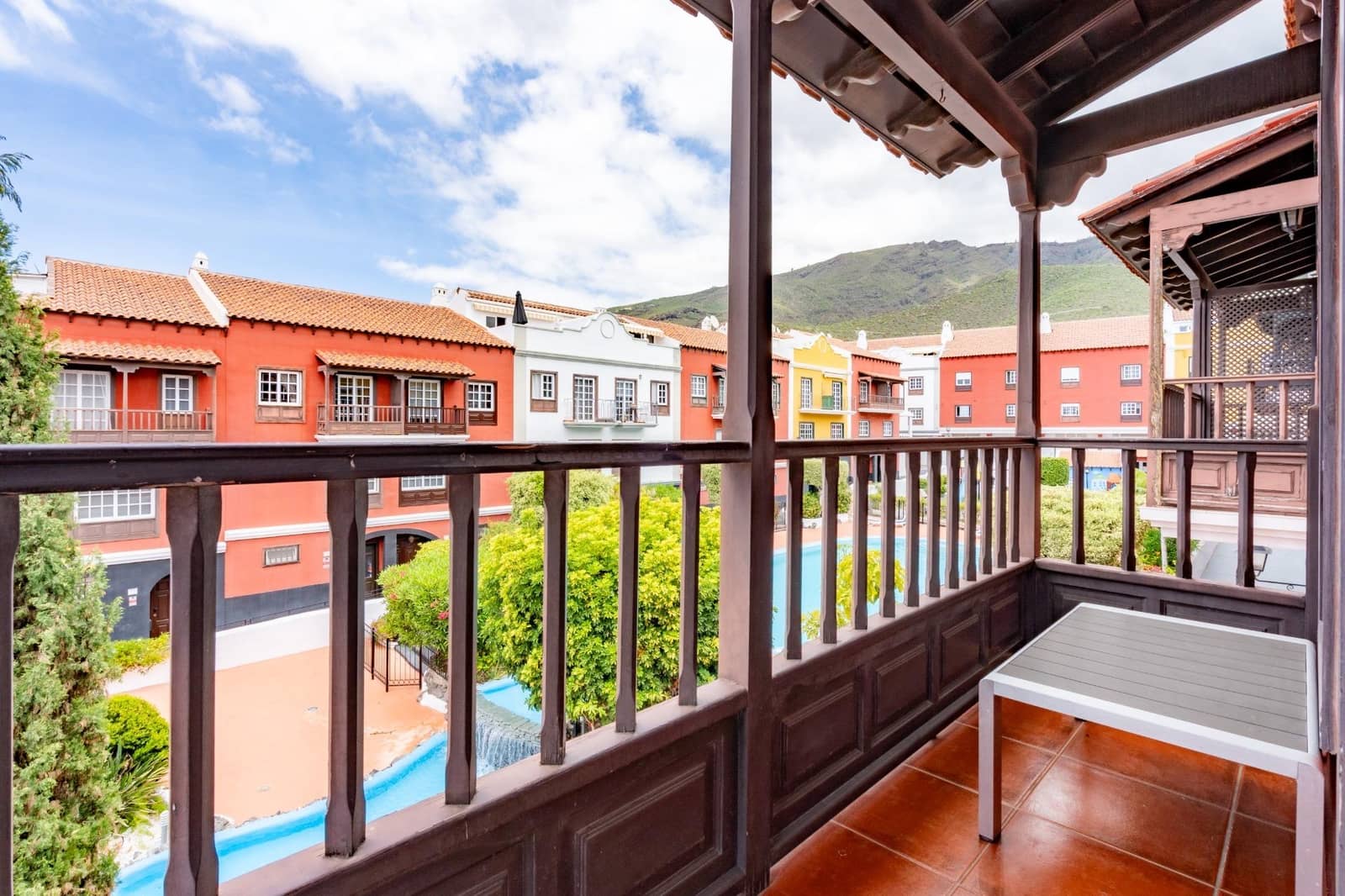 Adosado de 4 habitaciones en Adeje en venta - 589.000 € (Ref: 9833730)